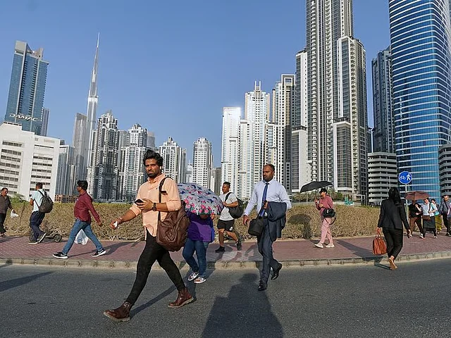 repay visa or hiring costs if you resign during probation in the UAE